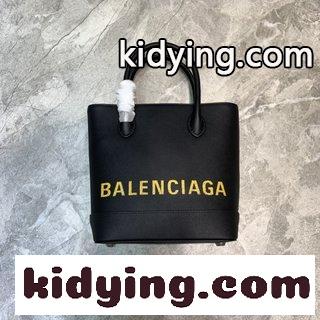 貝殻バッグは同シリーズでまた新品になり バレンシアガ バック 可愛い コピー BALENCIAGAが流行して登場した-2