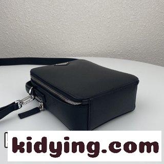 プラダバッグメンズ 上品なデザインは男性たちの新しい追求を満たしている 急いで手に入れてね コピー-0
