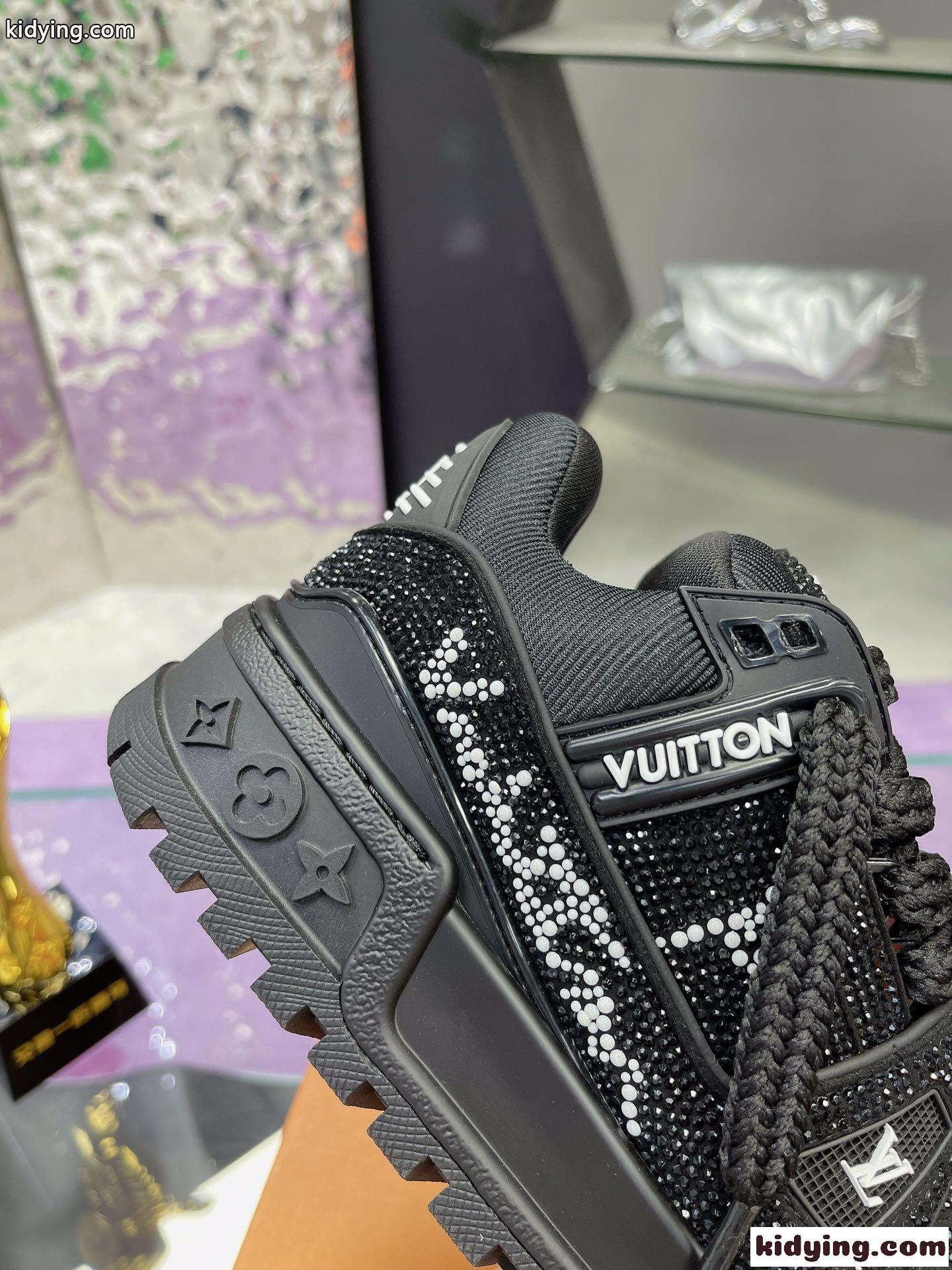 目を惹く キラキラ LV トレイナー マキシ スニーカー ルイ・ヴィトン スニーカー コピー ブラック-3