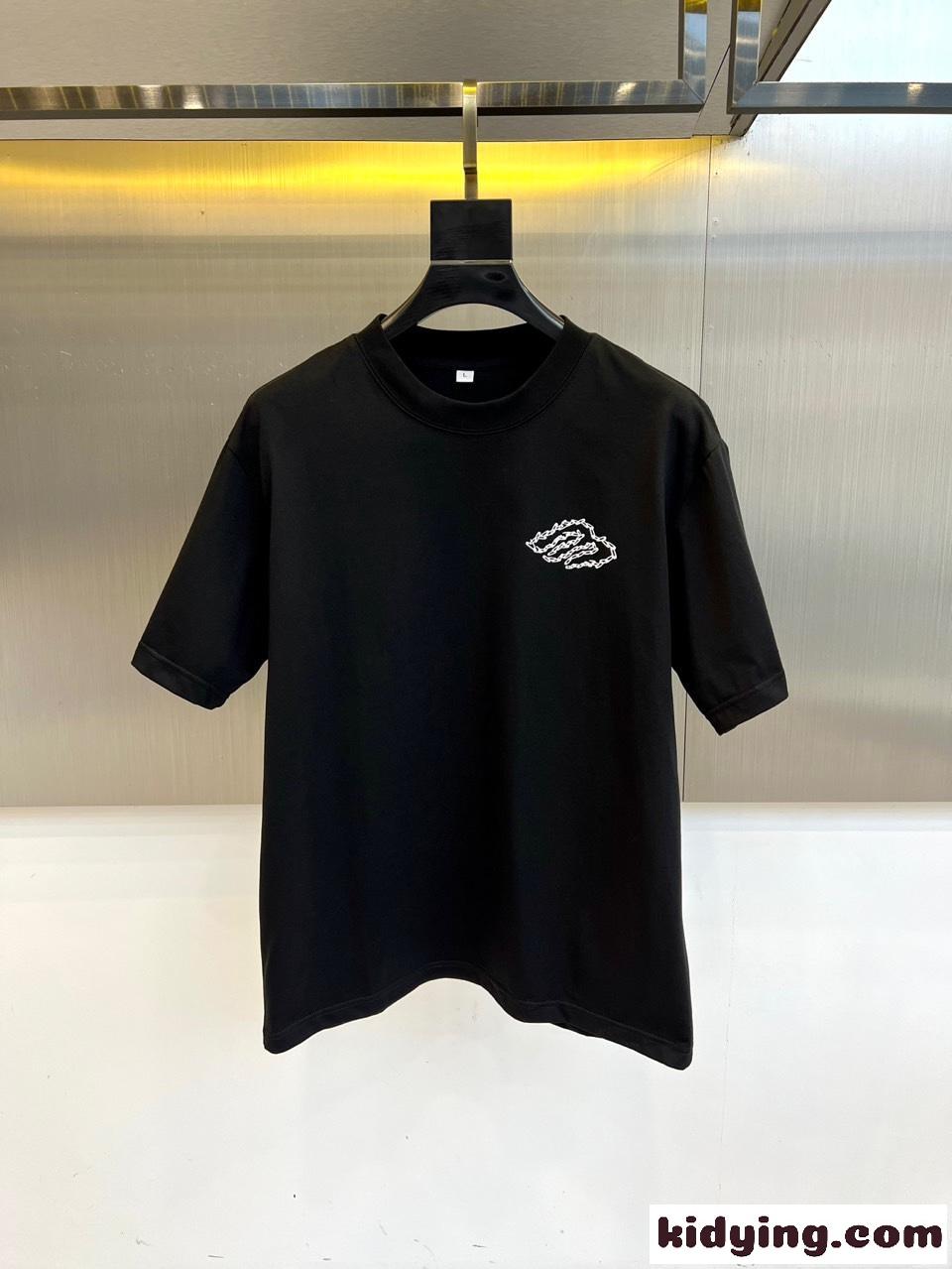 目を引く ロゴプリント バレンシアガ Tシャツ 偽物 クルーネック コットン ブラック-1