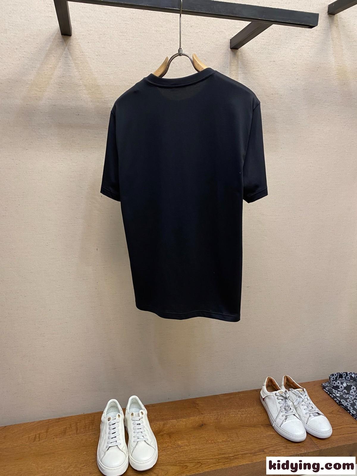モンクレール Tシャツ コピー 定番 カジュアル プリント 半袖Tシャツ ブラック-2