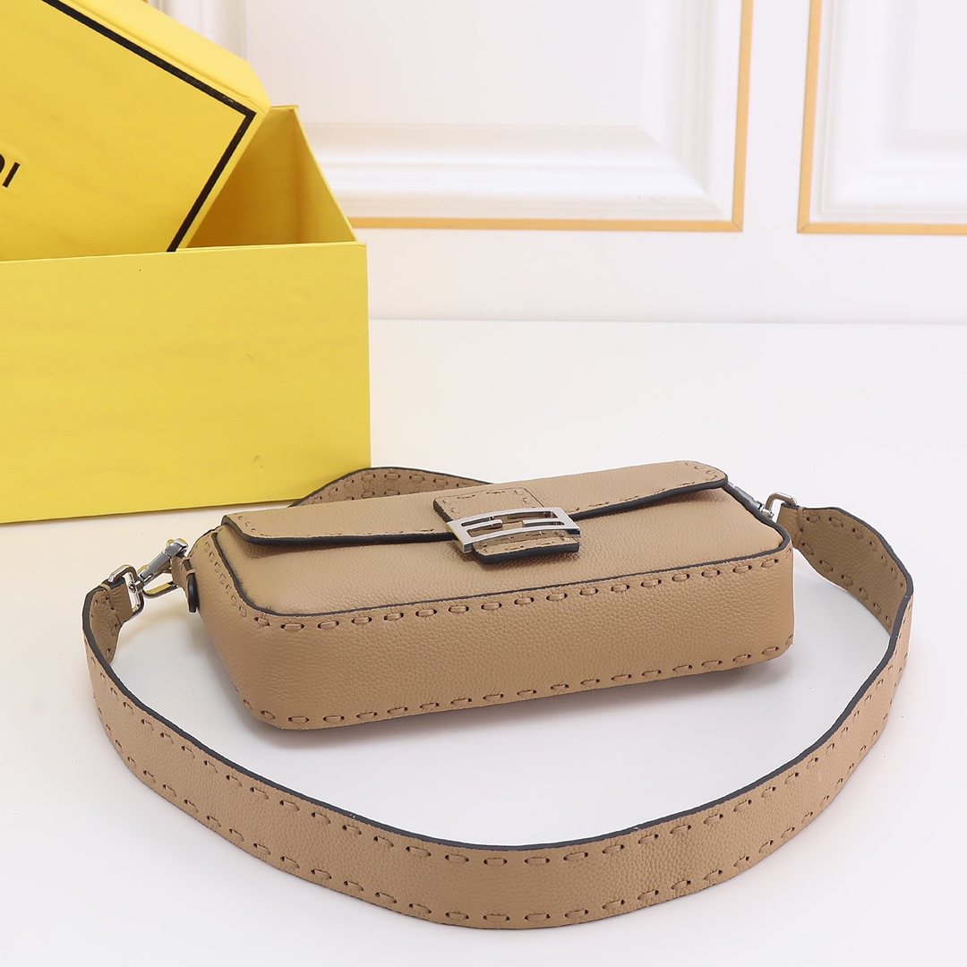 定番 人気 FENDI フェンディ ハンドステッチ ミディアム バゲットバッグ コピー-2