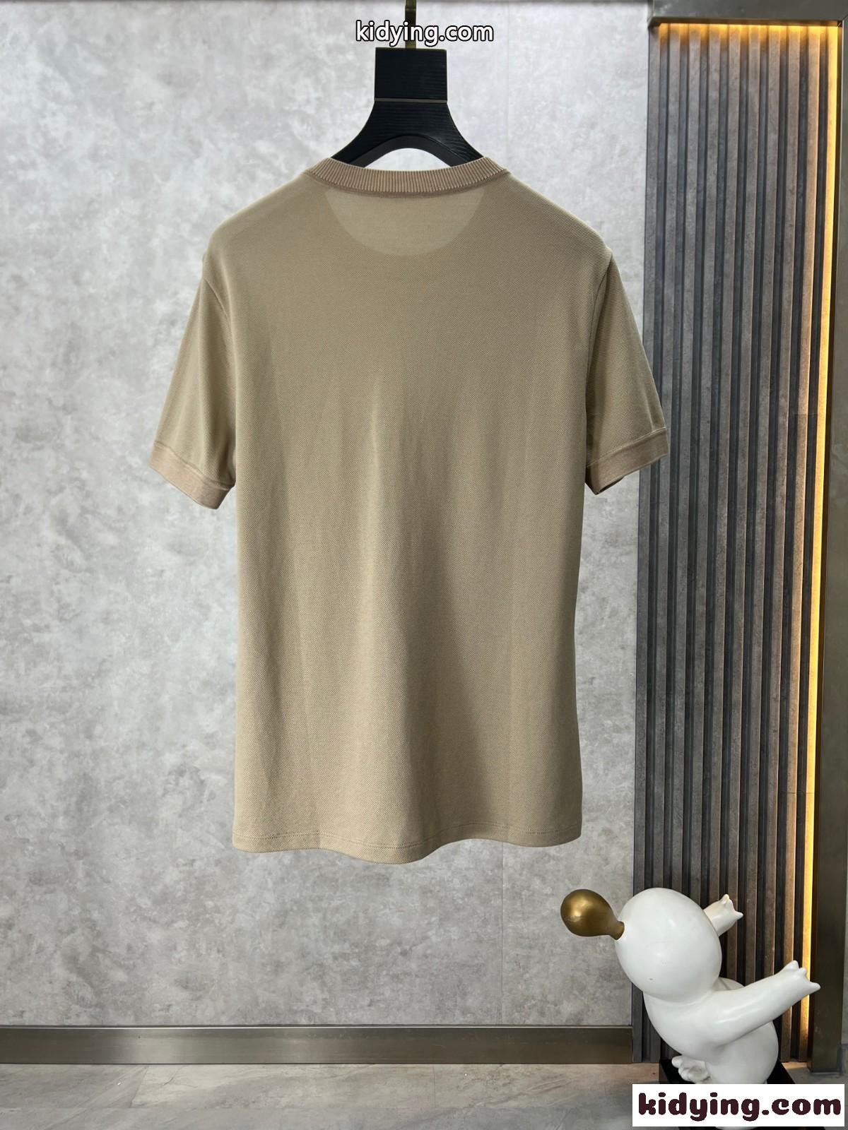 サルヴァトーレ・フェラガモ Tシャツ コピー シンプル ロゴ入り 半袖Tシャツ ベージュ-1