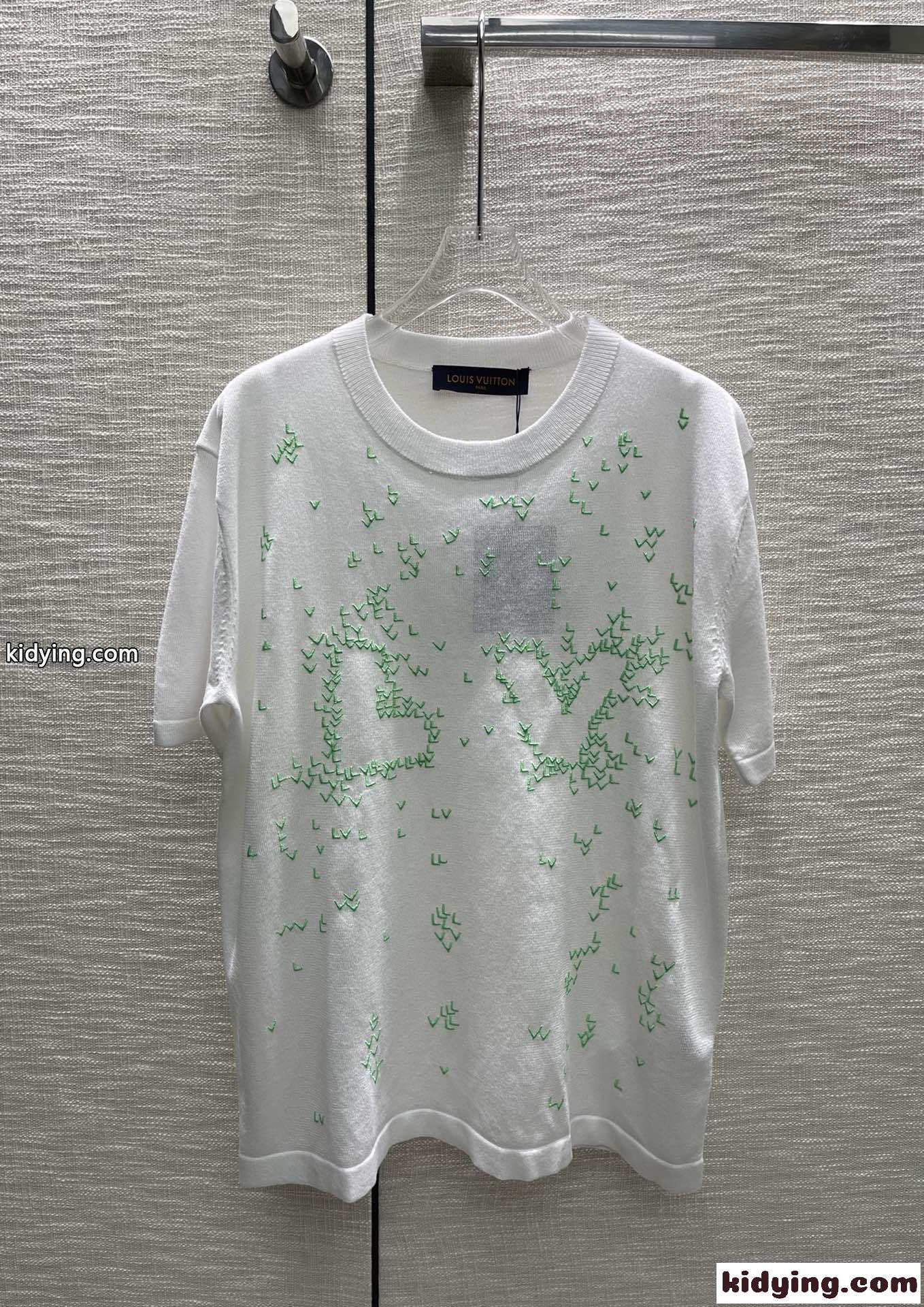 カジュアル ゆったり 着心地抜群 クルーネック 刺繍 半袖 ルイ・ヴィトン Tシャツ コピー おしゃれ ホワイト ブラック-1