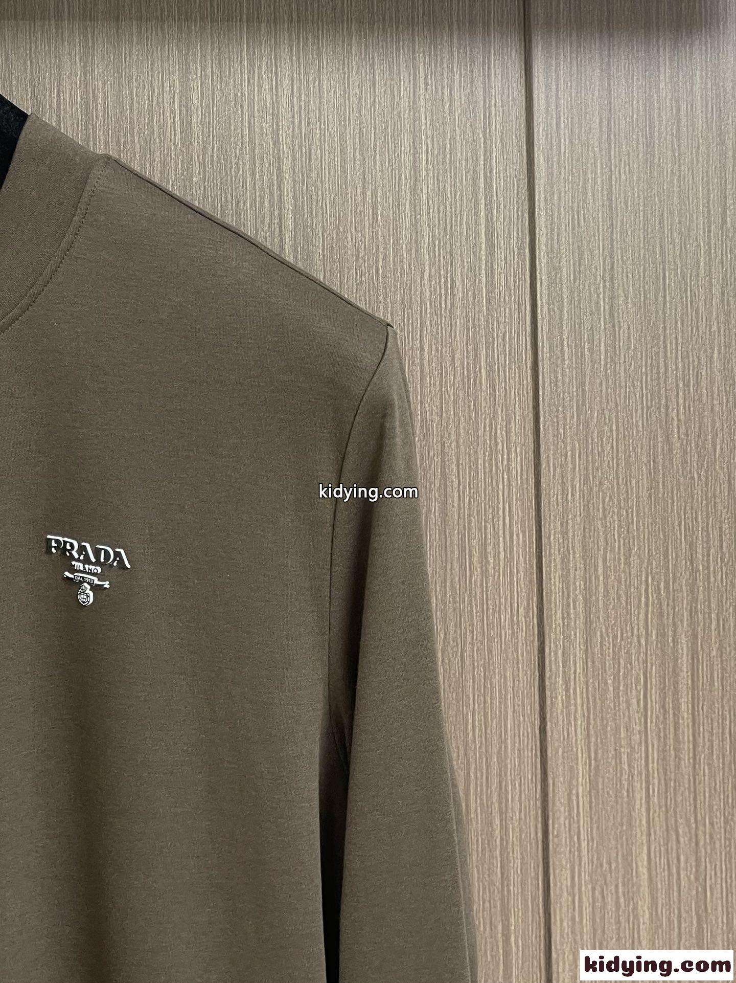 シンプル ロゴ入り プラダ Tシャツ コピー 長袖Tシャツ カーキ-2