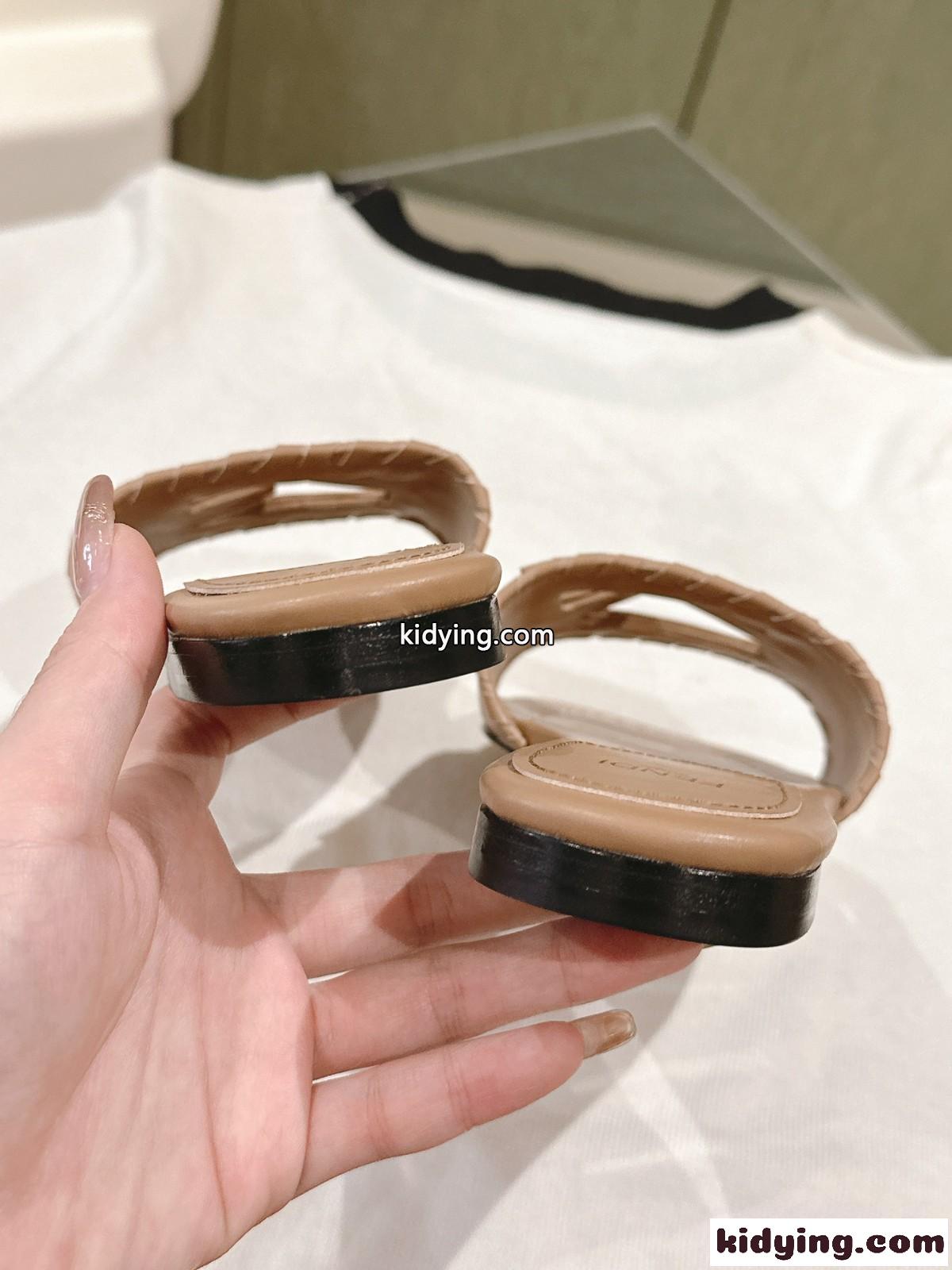 人気 バゲット レザー スライド フェンディ サンダル スーパーコピー カーキ-3