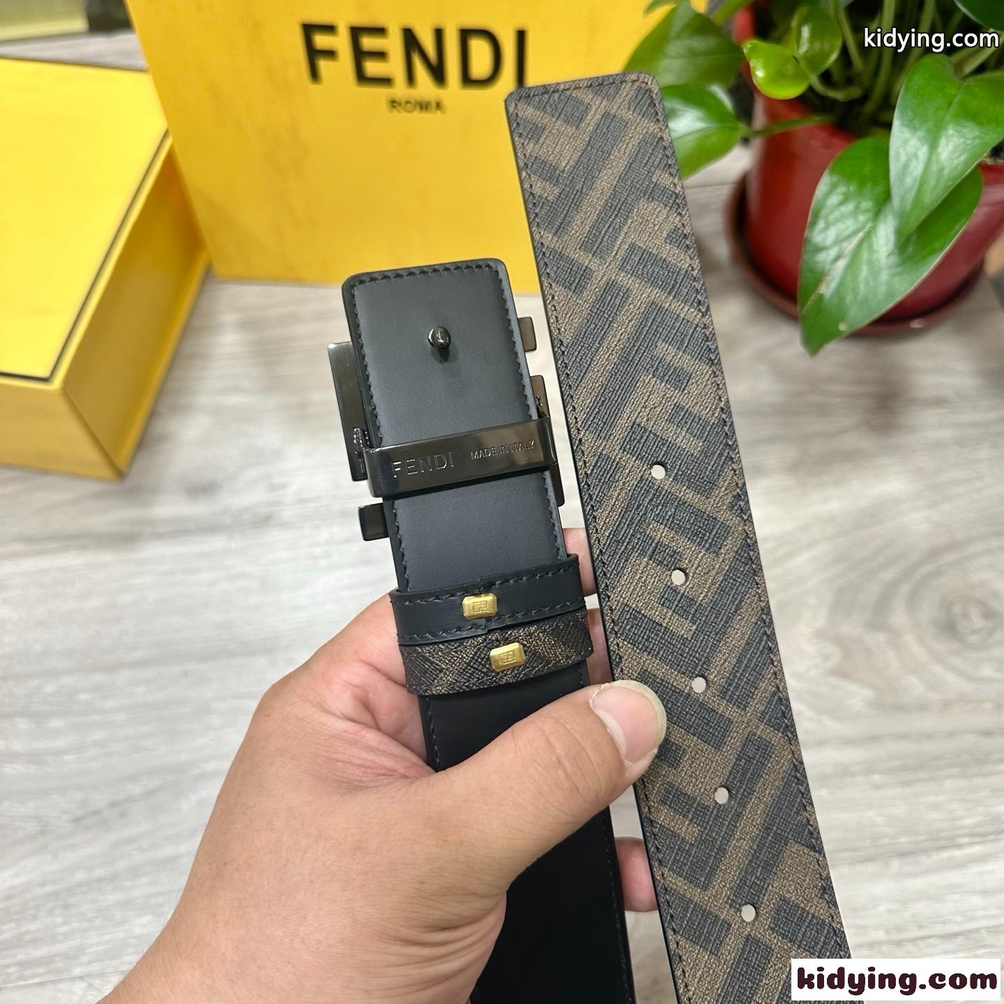合わせやすい FFバックル フェンディ ベルト 偽物 リバーシブルベルト-4