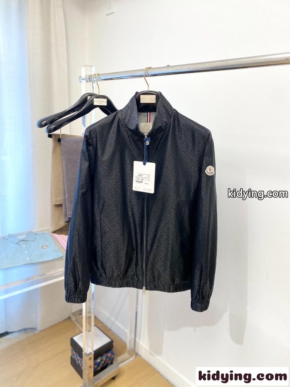 モノグラム総柄 スタンドカラー ブルゾン モンクレール ジャケット 偽物 ブラック-0
