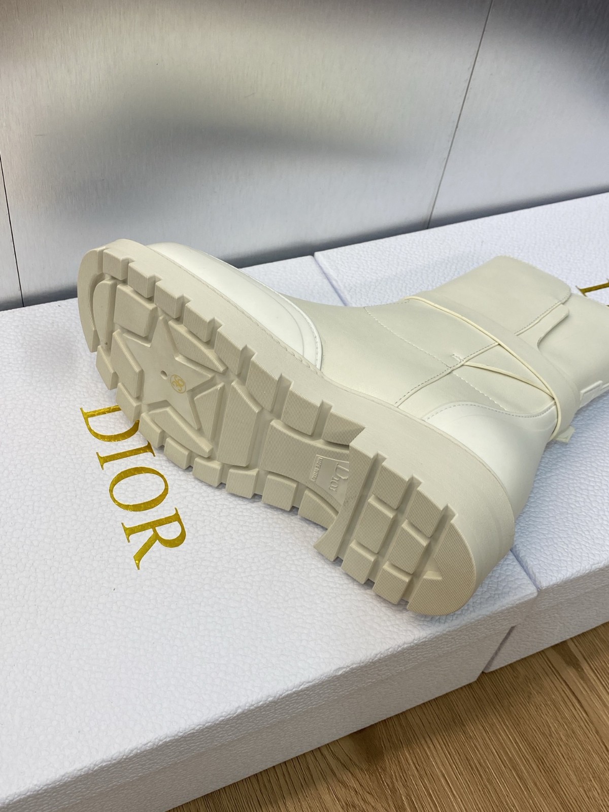 DIOR EMPREINTE ショートブーツ クリスチャン・ディオール ブーツ コピー ホワイト-4