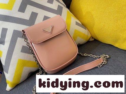 プラダバック お手入れ Prada-プラダの最新のレトロな携帯バッグは 牛革の手触りが絶賛されており 男女共通のもの コピー-0