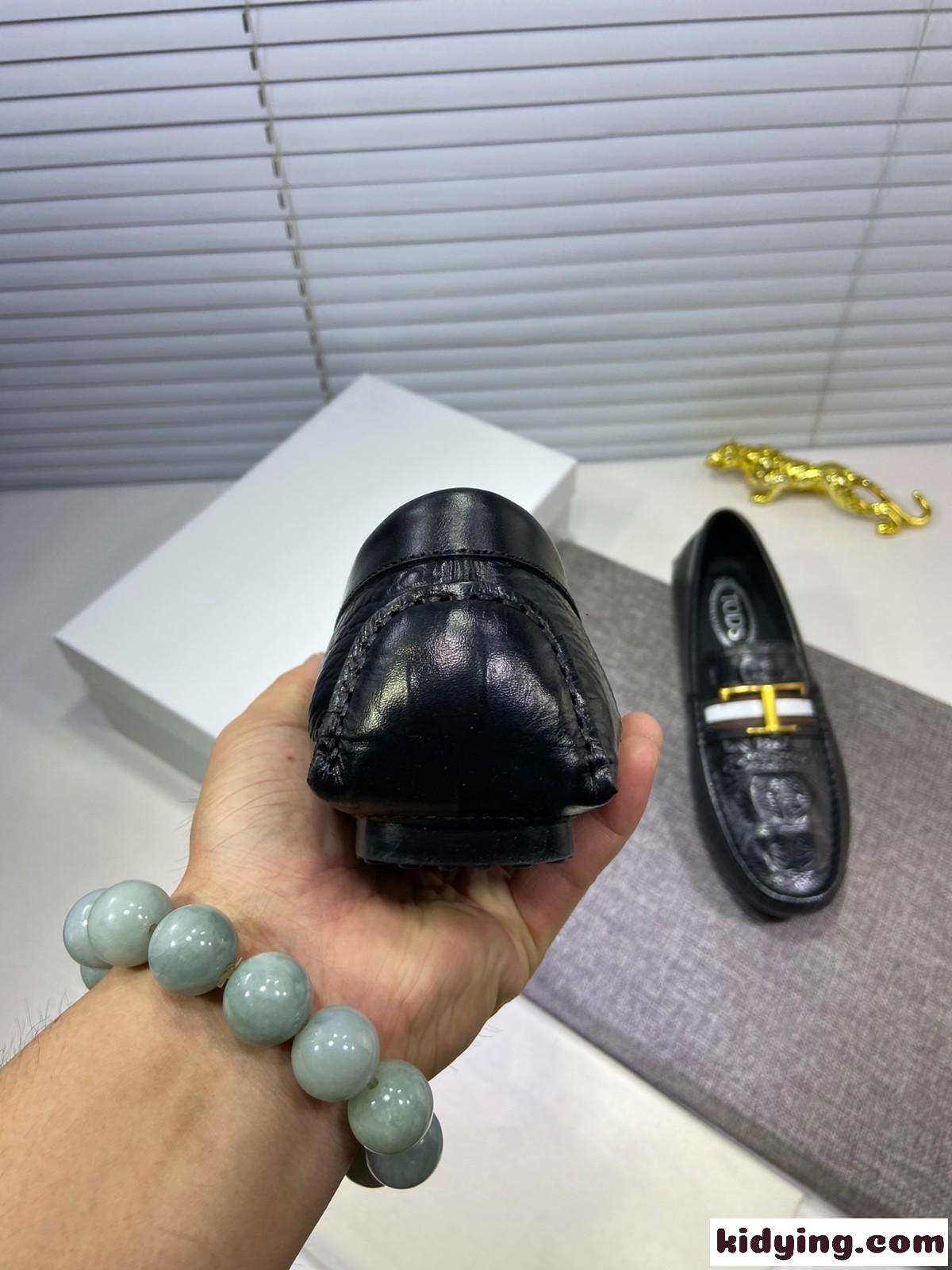 カジュアル 上品 おしゃれ トッズ ローファー コピー メンズ スリッポン モカシン 軽量 歩きやすい エンボス ブラック-4