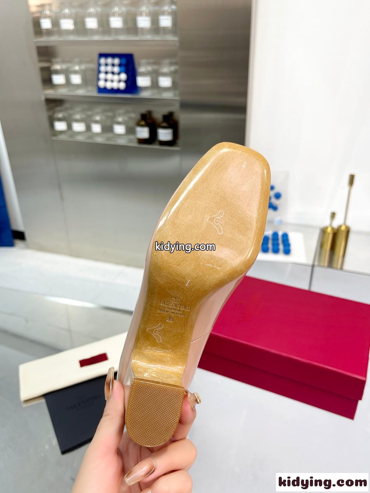 Vロゴ パテントレザー アンクルストラップパンプス ヴァレンティノ スーパーコピー アプリコット-4
