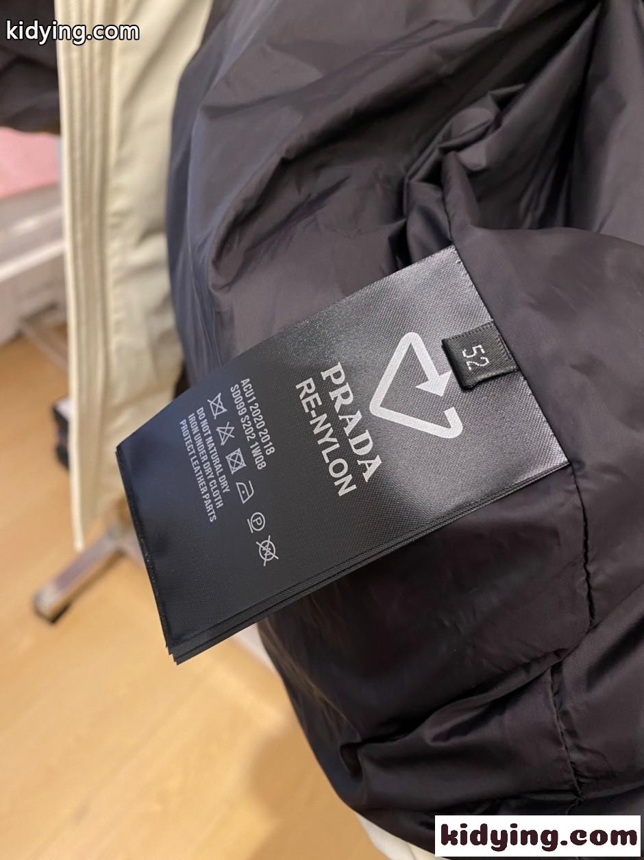 上品 洗練された フーデッドジャケット プラダ ダウンジャケット 偽物-3