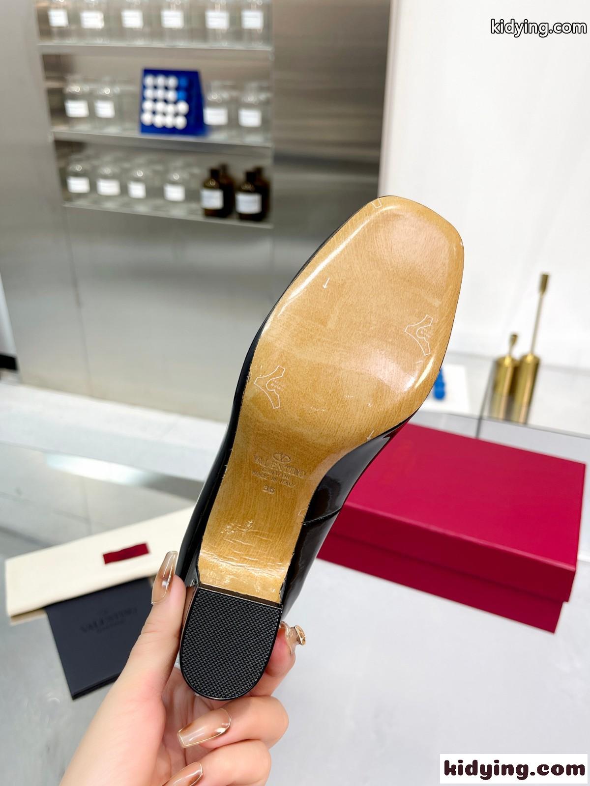 Vロゴ パテントレザー アンクルストラップパンプス ヴァレンティノ スーパーコピー ブラック-4