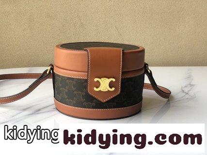 セリーヌTAMBOUR TRIOMPHEケースバッグはとてもきれいで 容量が非常に大きくて 化粧品,鍵,セリーヌ バッグ 素材 コピー-0