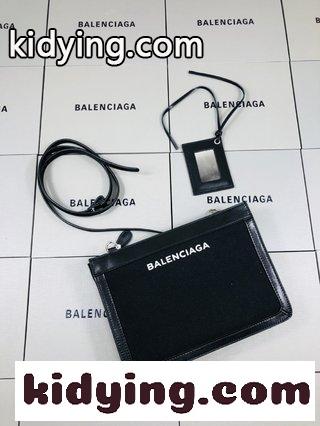 バレンシアガ 黒バッグ パリの名門Balenciaga Bazar shopperはバッグ(斜めに掛けられる)を手に持ちます コピー-4