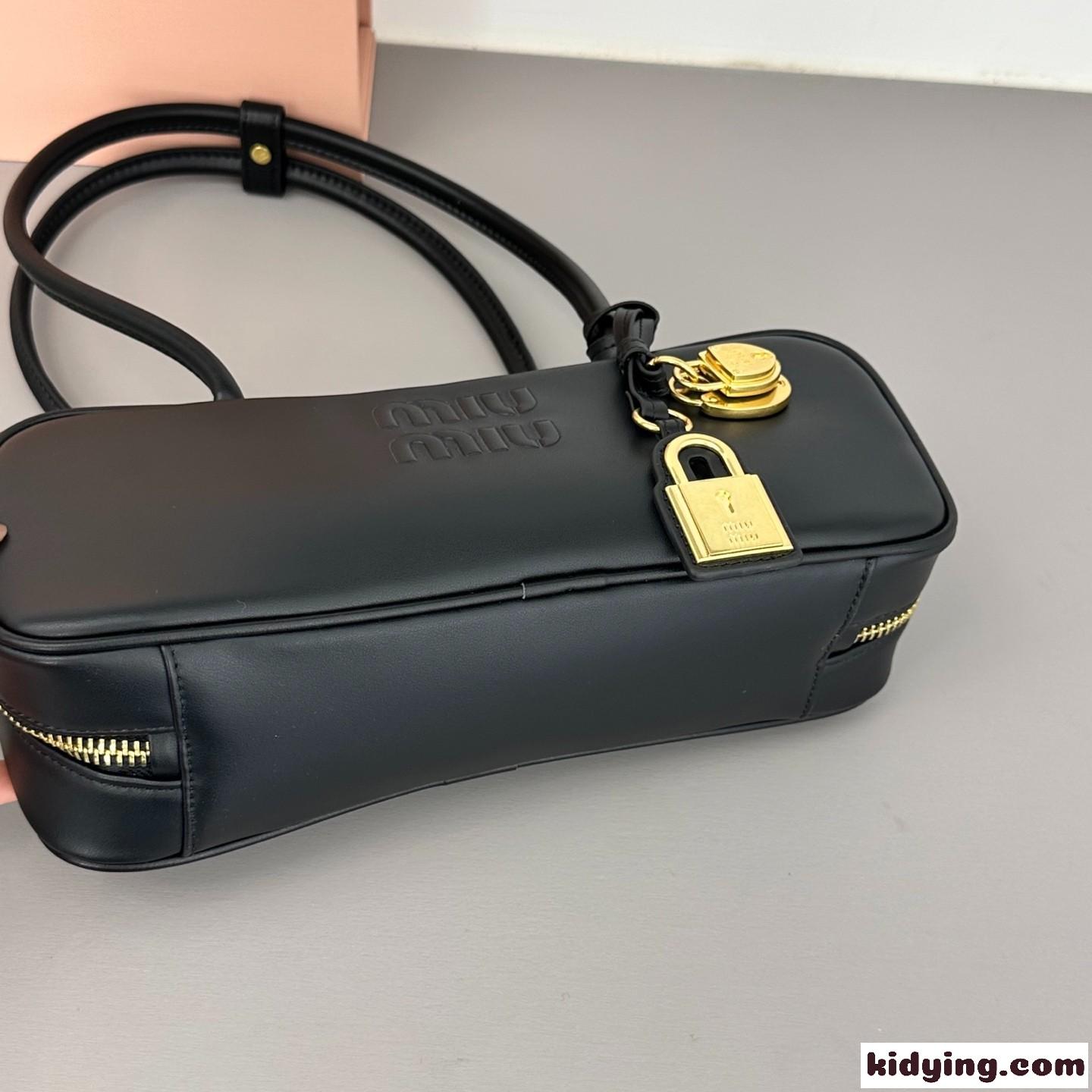 人気 定番 スモール ショルダーバッグ ミュウミュウ ボー レザー バッグ コピー ブラック-2