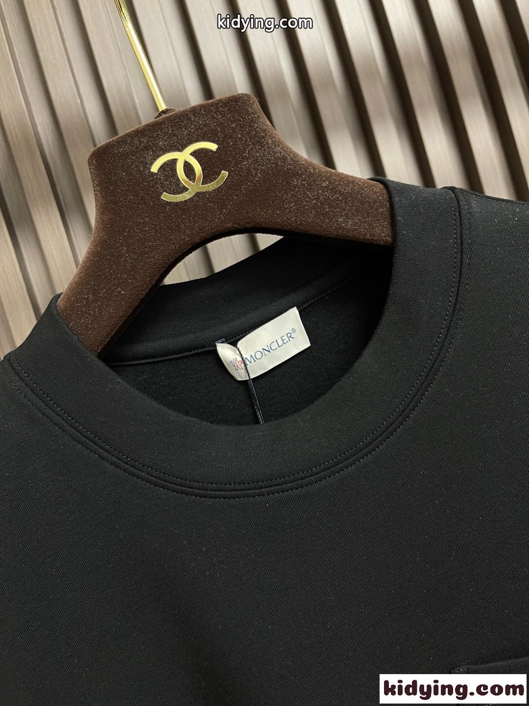 定番 合わせやすい クルーネック 長袖Tシャツ モンクレール Tシャツ コピー ブラック-3