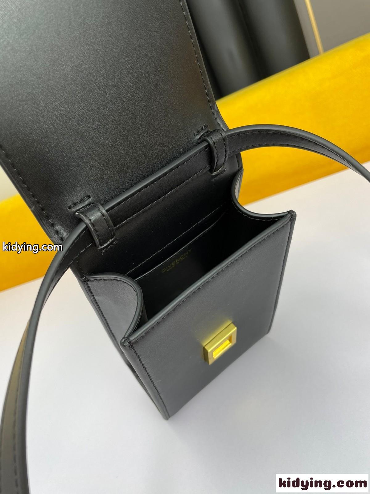 ジバンシィ バッグ コピー ポーチ 斜め掛け おしゃれ カジュアル 上品 ミニ 4G-4
