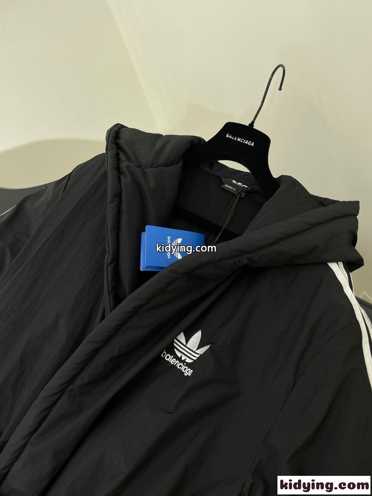 BALENCIAGA x ADIDAS 中綿入り フード付き ロング バレンシアガ ダウンジャケット コピー ブラック-1