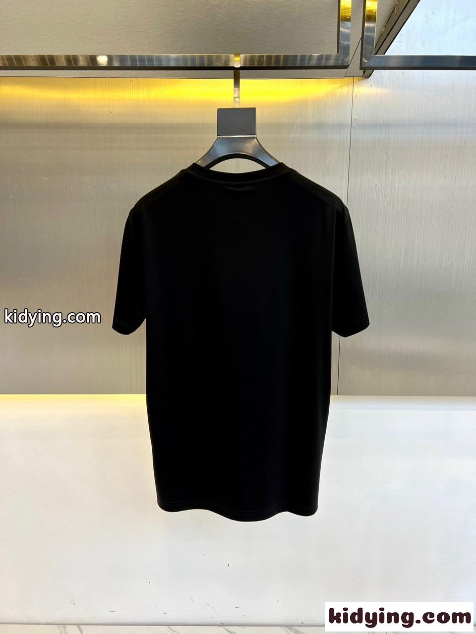 シンプル おしゃれ フェンディ Tシャツ コピー クルーネック 半袖Tシャツ ブラック-4