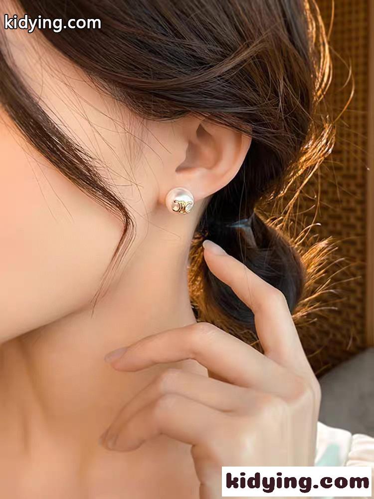 トリオンフ 上品 合わせやすい パールイヤリング セリーヌ ピアス コピー レディース-3