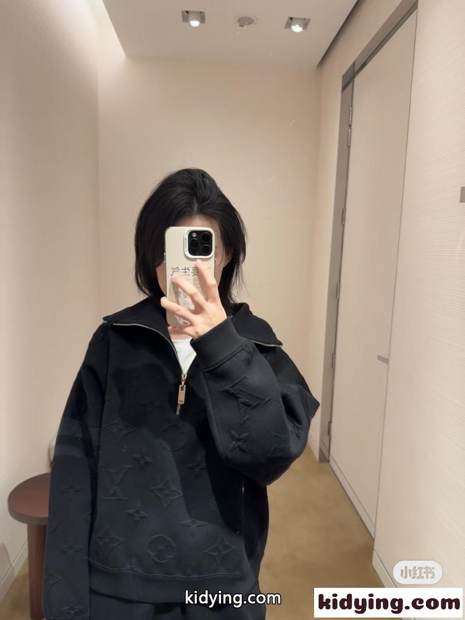 エンボス モノグラム ハーフジップ プルオーバー ルイ・ヴィトン Tシャツ コピー ブラック-5