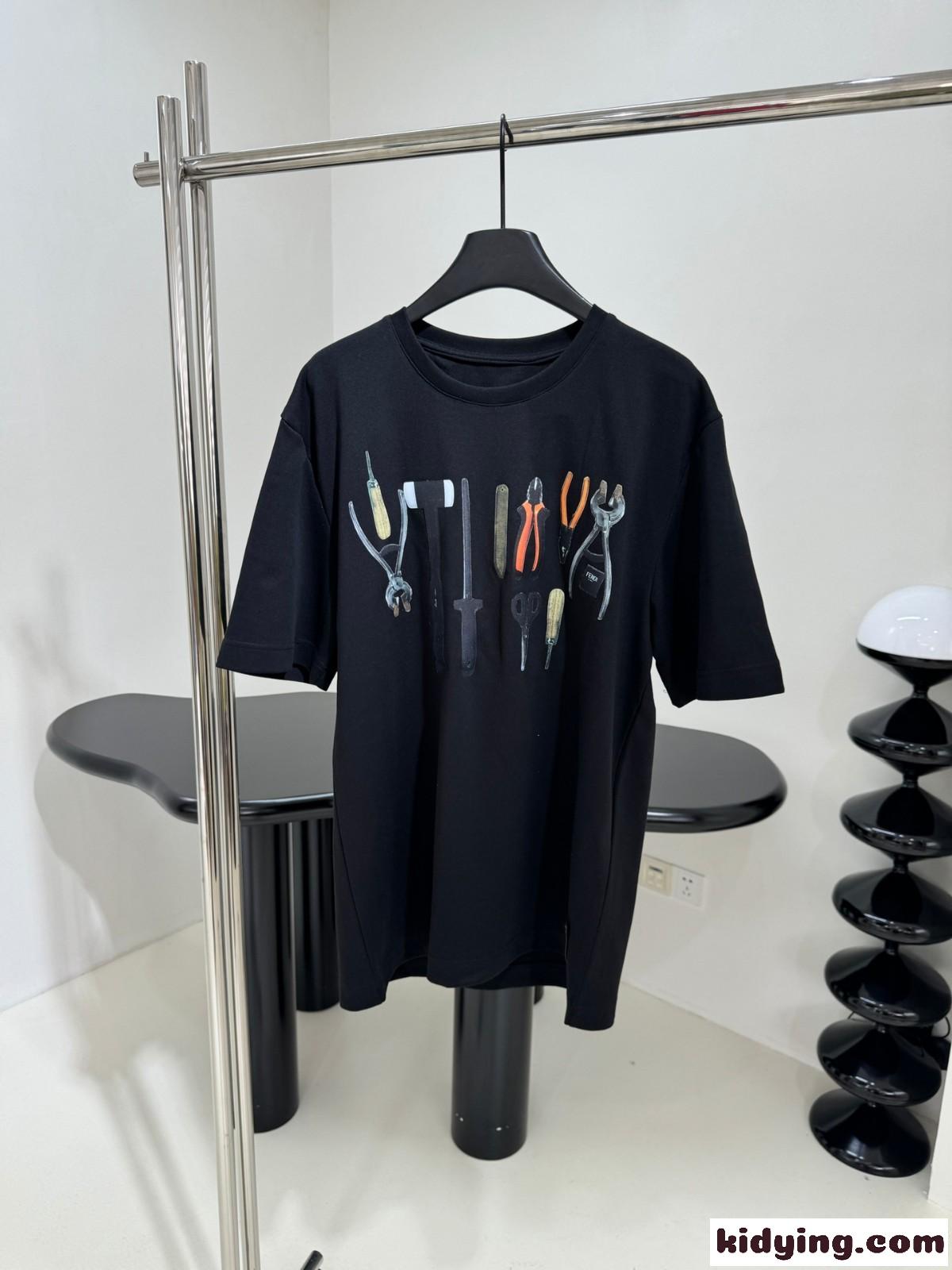 カジュアル プリント フェンディ Tシャツ コピー クルーネック 半袖Tシャツ ブラック-0
