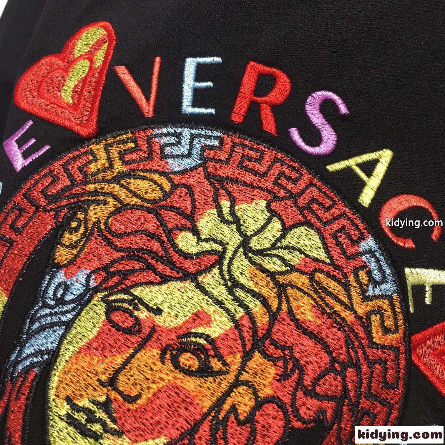 定番 ゆったり 流行り クルーネック 刺繍入り ヴェルサーチェ 半袖Tシャツ コピー 春夏 クルーネック コットン トップス-2