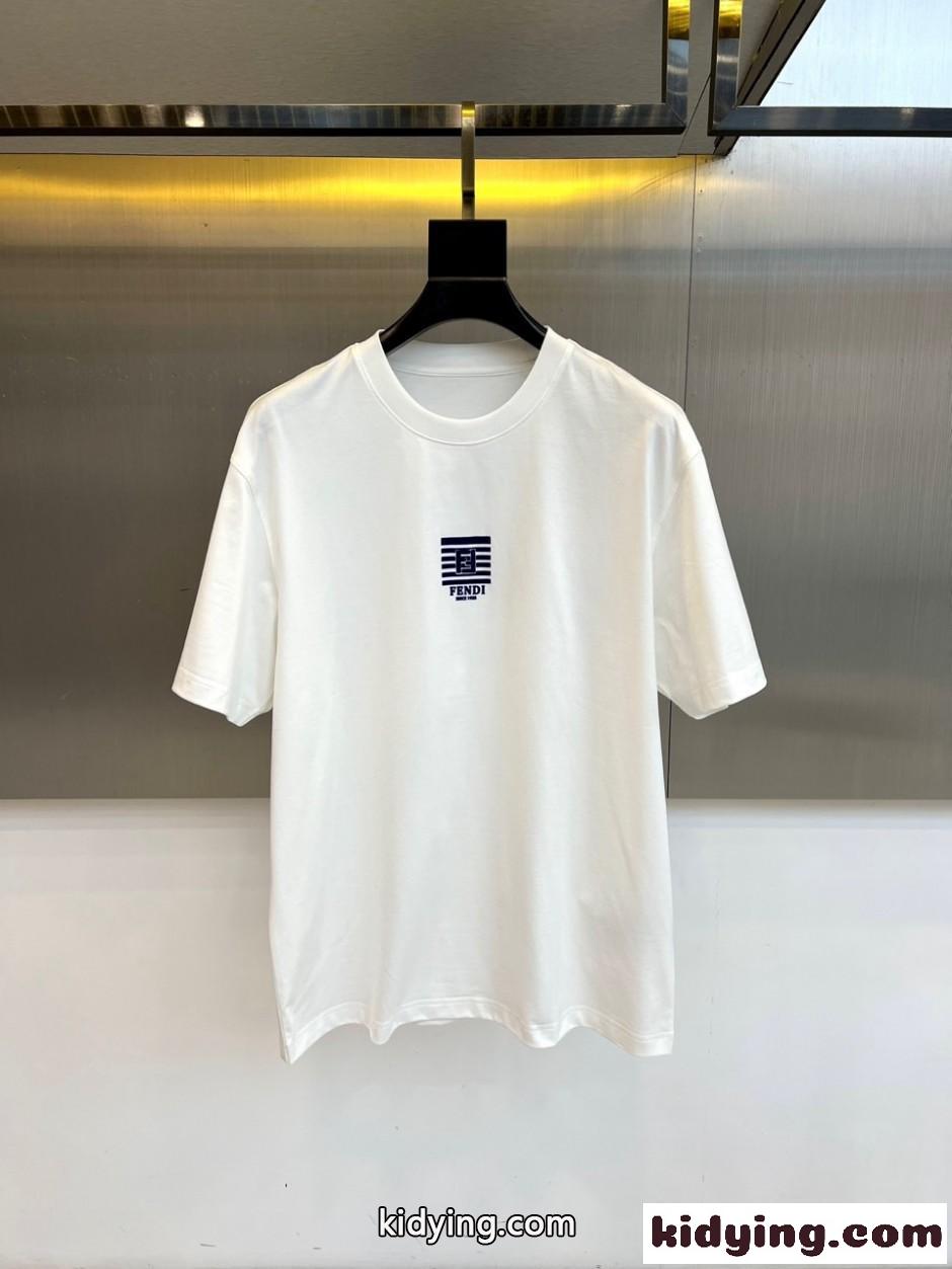 カジュアル 洗練された ロゴ刺繍 半袖Tシャツ フェンディ Tシャツ 偽物 ホワイト-0