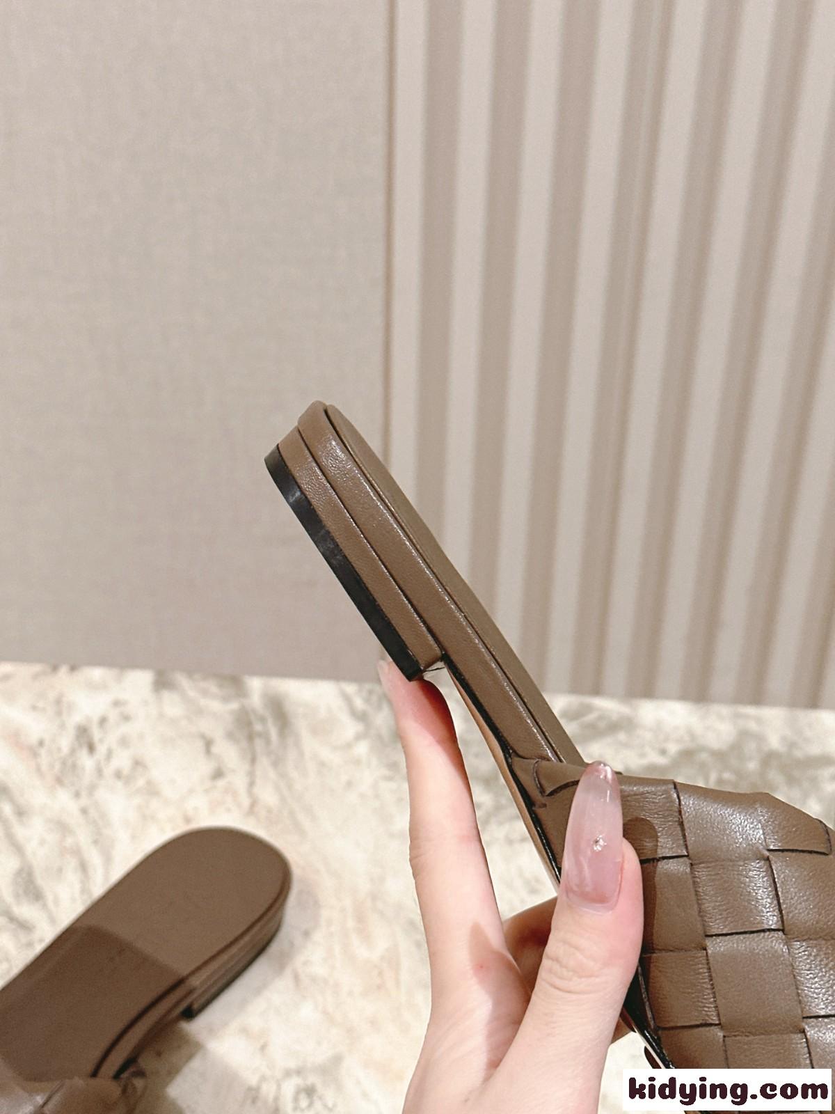 人気 上品 ボッテガ・ヴェネタ ブリンク フラットミュール スーパーコピー グリーン-1