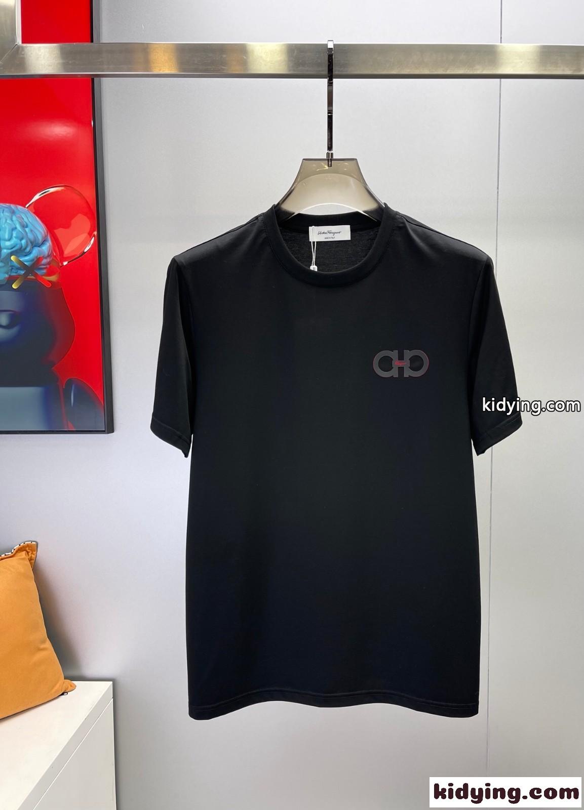 サルヴァトーレ・フェラガモ Tシャツ コピー シンプル ロゴ 合わせやすい クルーネック 半袖Tシャツ-1
