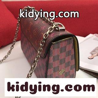 LV Popのネオンの幻影を見せ,LV Twistのツイストロックにポープ風を注入している ルイ・ヴィトン バッグ 新品 コピー-5