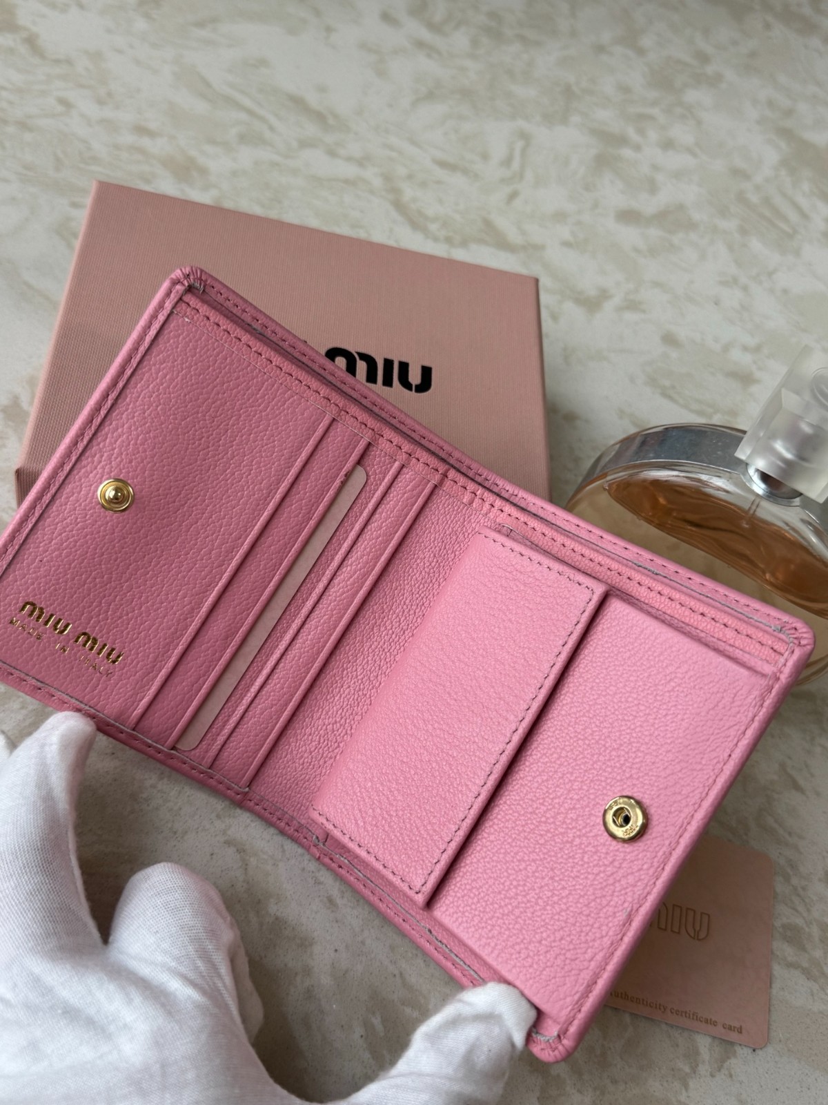 ミュウミュウ 財布 コピー シンプル 上品 コンパクト 二つ折り財布 ピンク-2