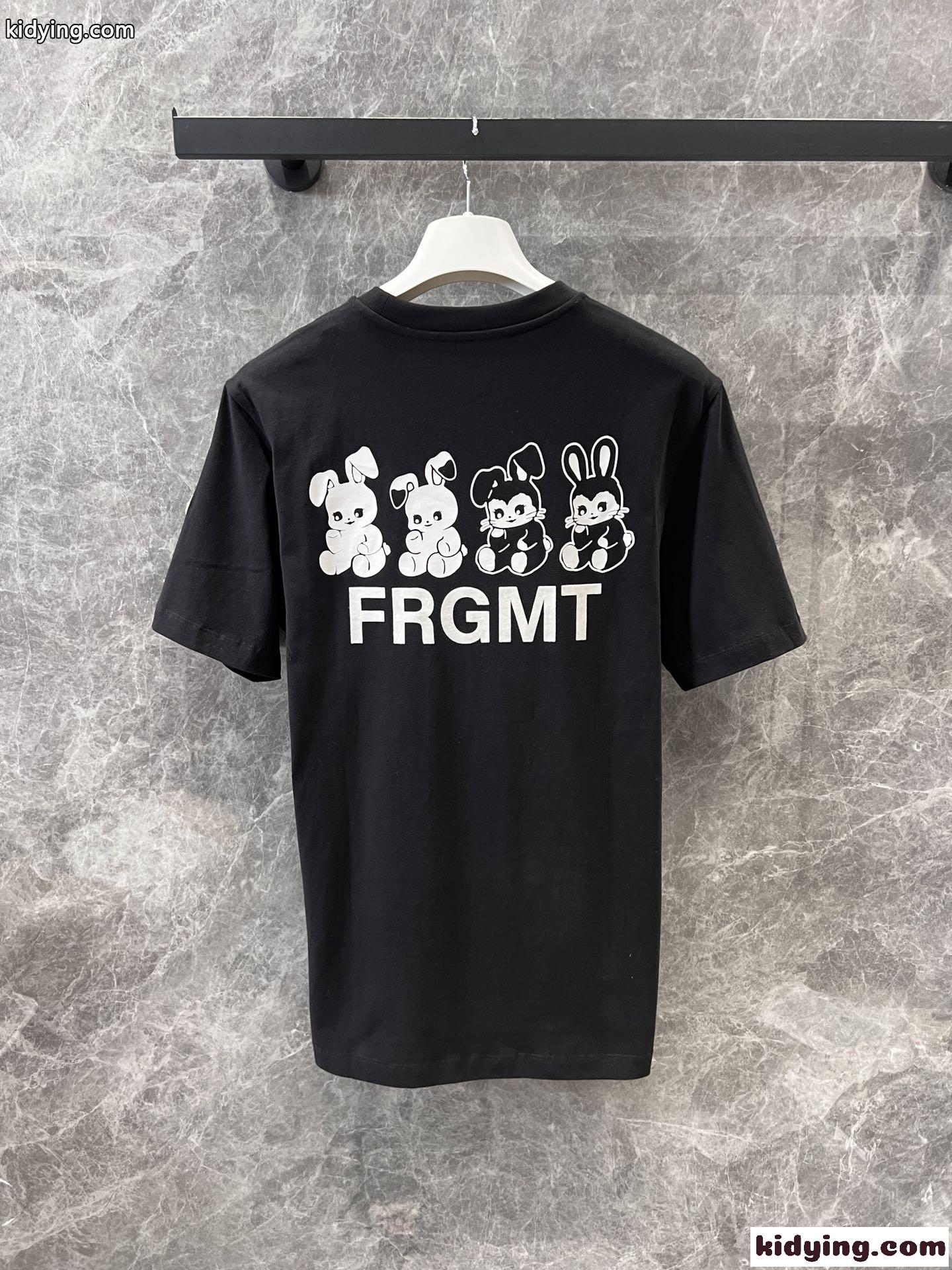 モンクレール Tシャツ コピー シンプル ロゴ入り コットン 半袖Tシャツ ユニセックス ブラック-1