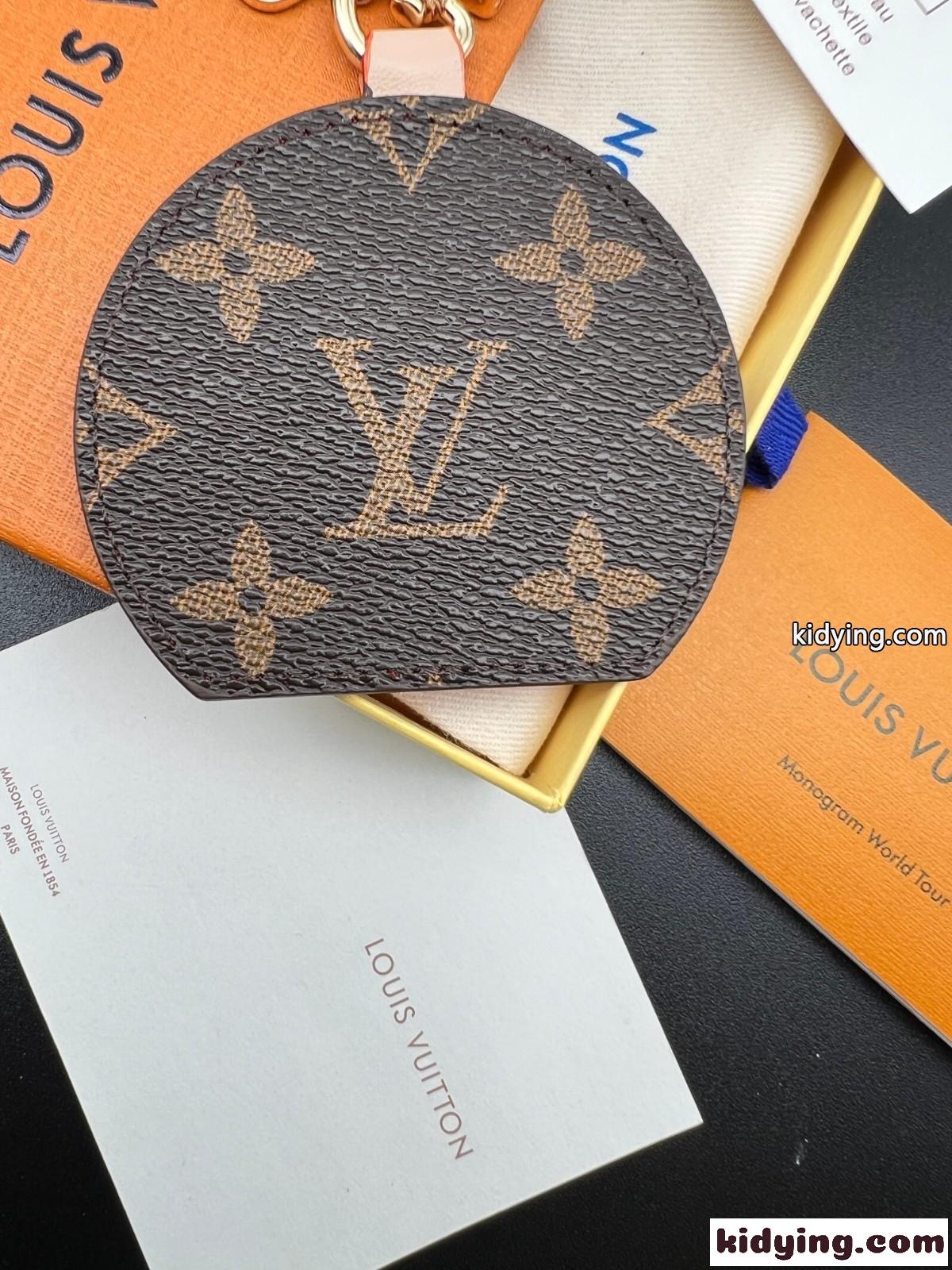 M02830 LV × TM バッグチャーム･LV ミニ ミラー チェリー ルイ・ヴィトン スーパーコピー-3