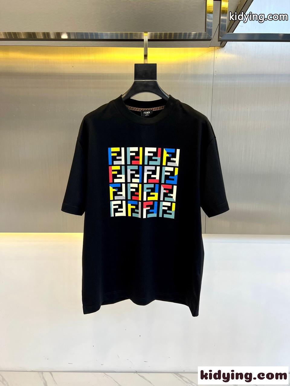 カジュアル 合わせやすい ロゴ入り 半袖Tシャツ フェンディ Tシャツ コピー ブラック-0