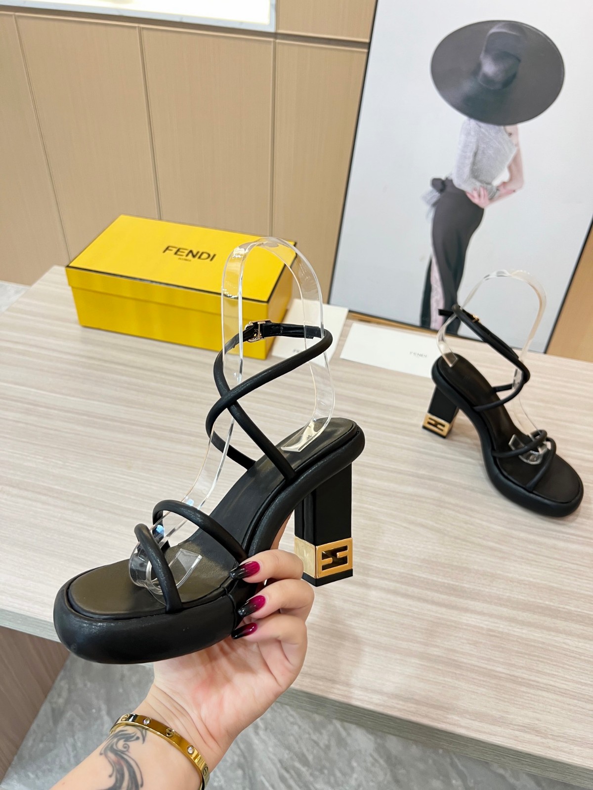 人気 シンプル フェンディ バゲットサンダル コピー レディース ブラック-0