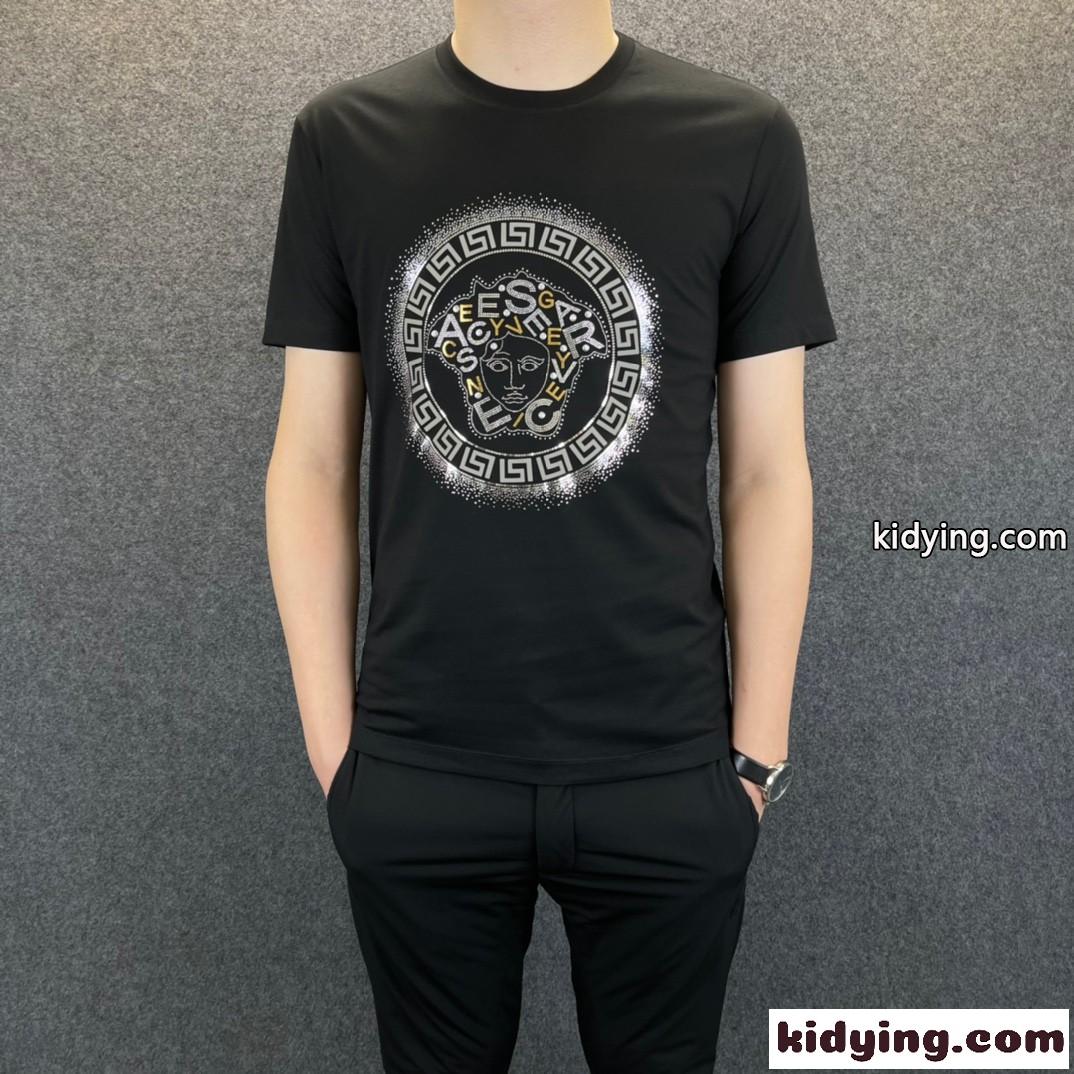 着心地いい シンプル ロゴ クルーネック メンズ ヴェルサーチェ 半袖Tシャツ コピー 春夏 トップス-0