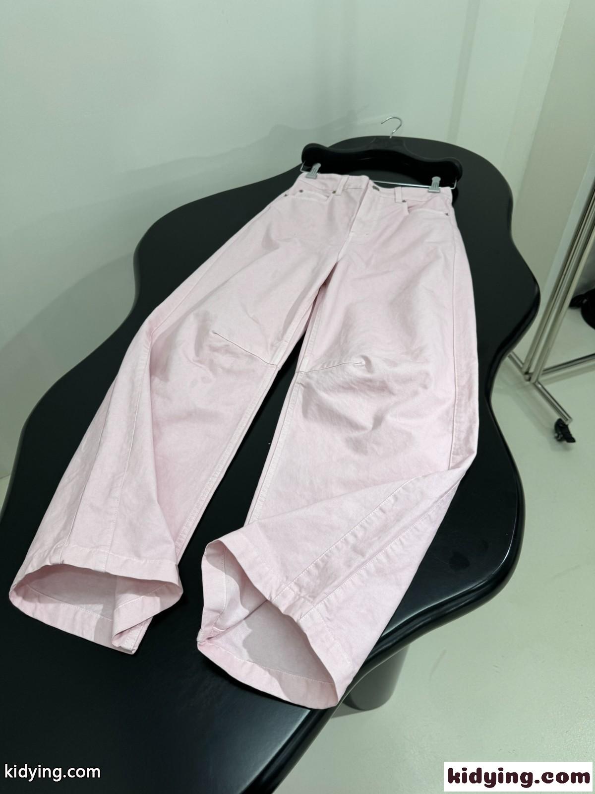 トレンド感抜群 カーブデニムパンツ ロエベ ジーンズ コピー ピンク-2
