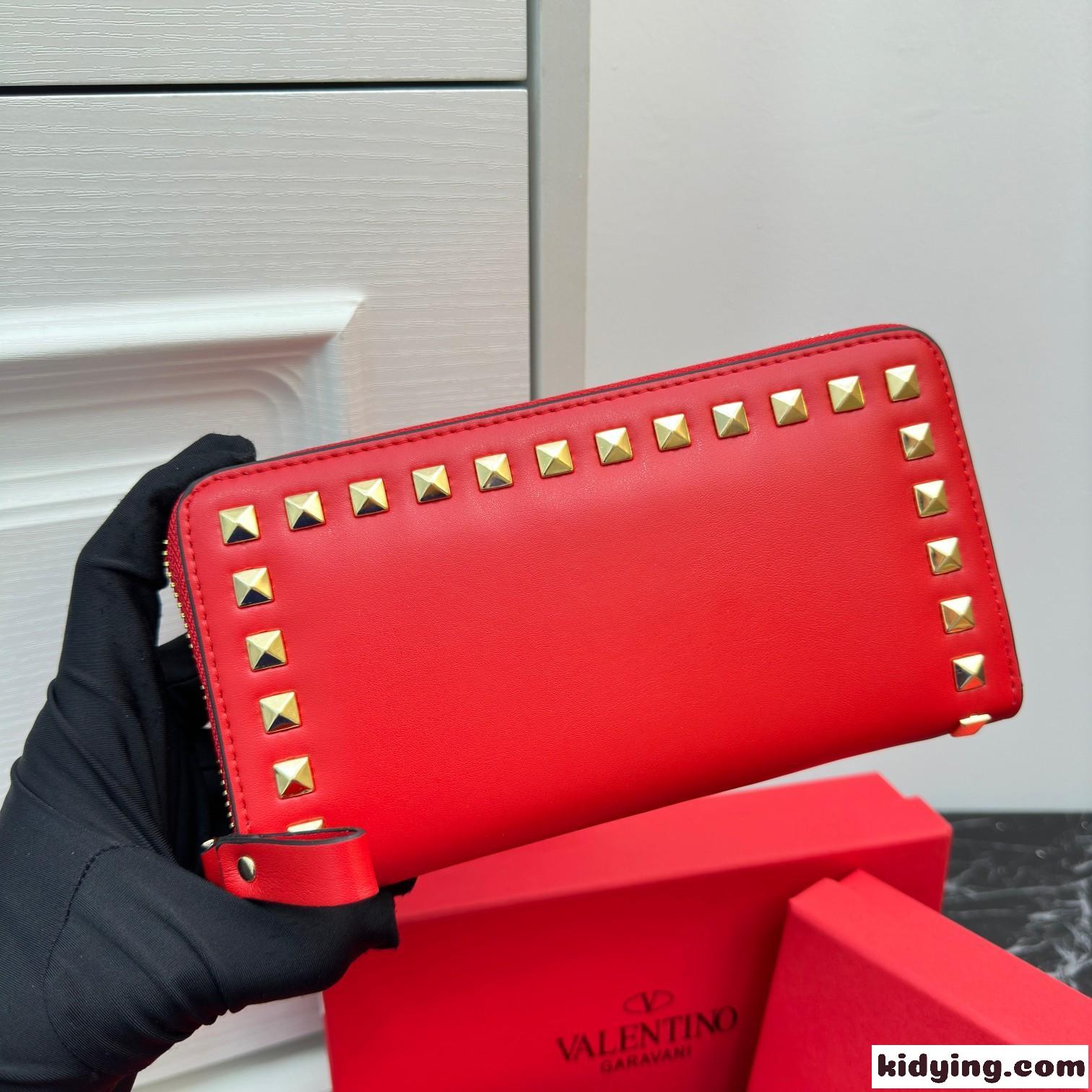 ロックスタッズ カーフスキン ジップウォレット ヴァレンティノ 財布 コピー レッド-1