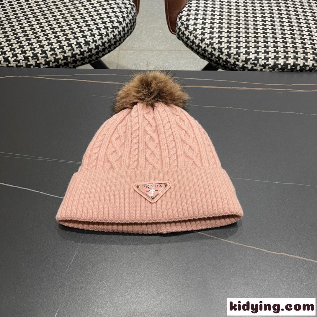 プラダ キャップ コピー 可愛い ボンボン付き ニットキャップ ケーブル編み-1