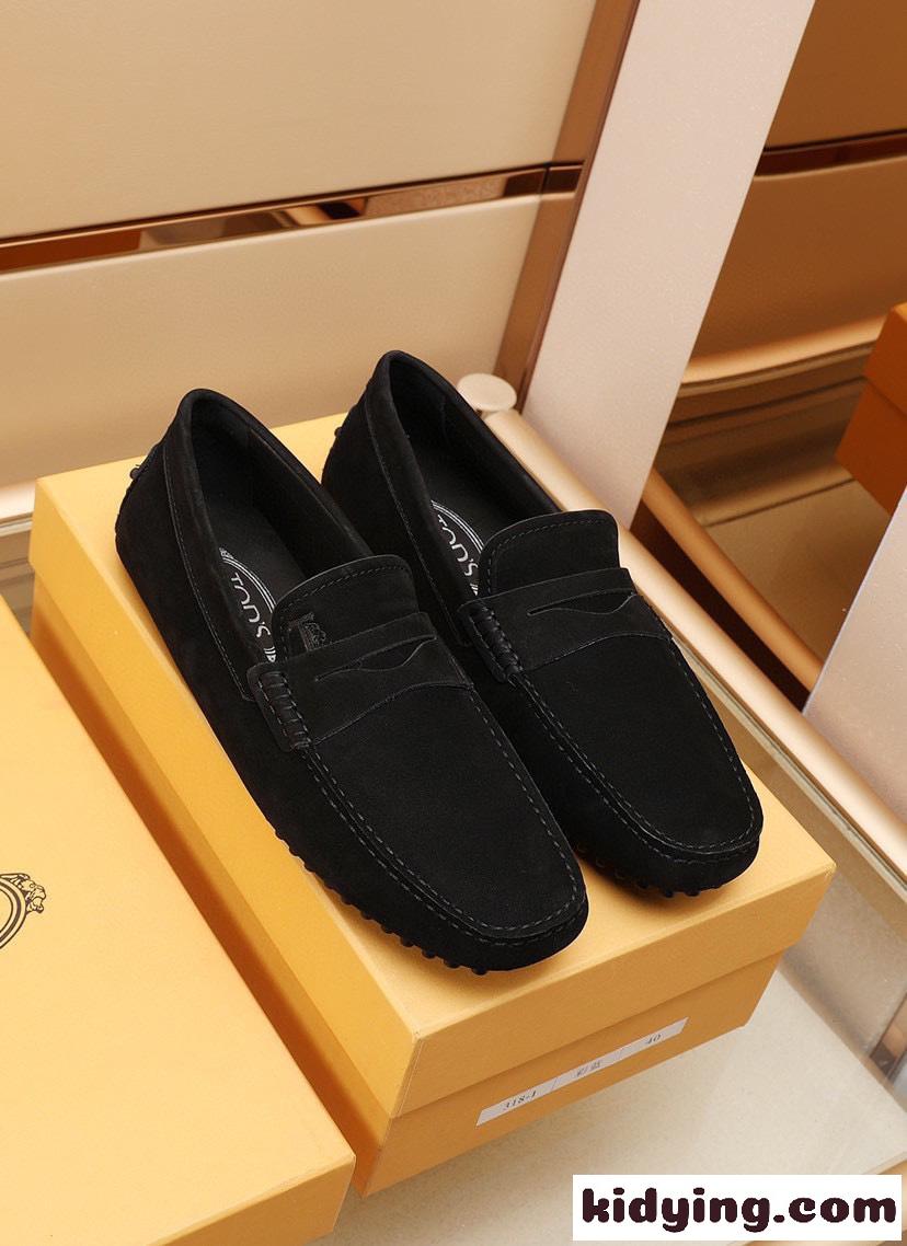 滑り止め 定番 人気 オシャレ 歩きやすい トッズ ローファー コピー メンズジューズ 靴 モカシン カジュアル ブラック-0