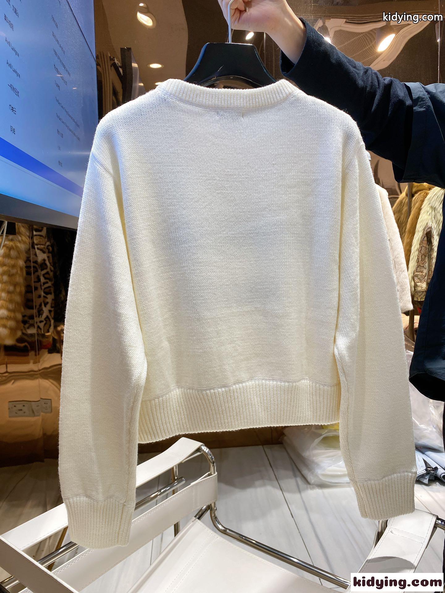 女性らしい おしゃれ  合わせやすい 高品質 ラウンドネック ミュウミュウ セーター コピー レディース ホワイト ショート-0