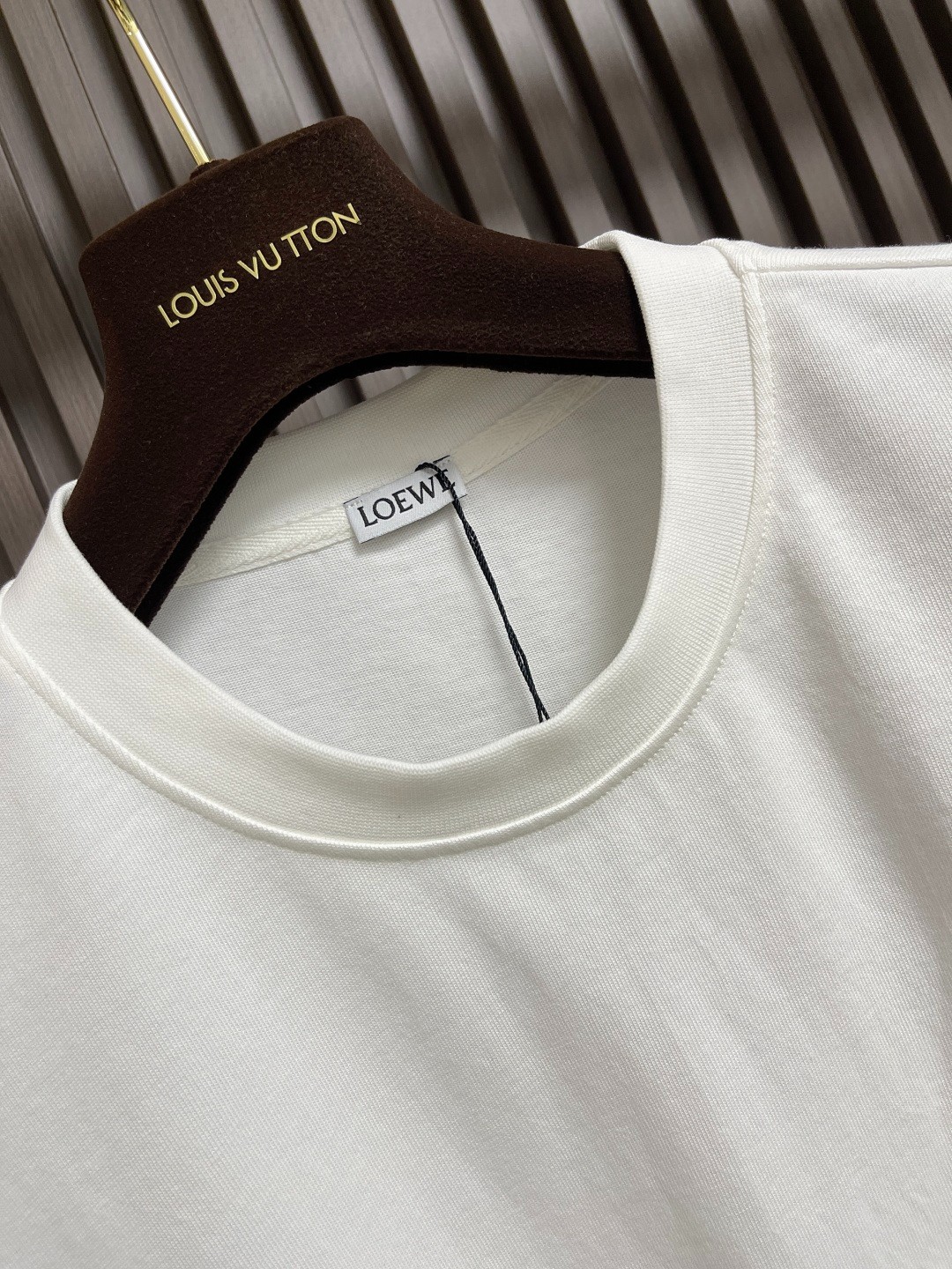 目を引く カジュアル ロゴTシャツ ロエベ Tシャツ 偽物 クルーネック コットン-4