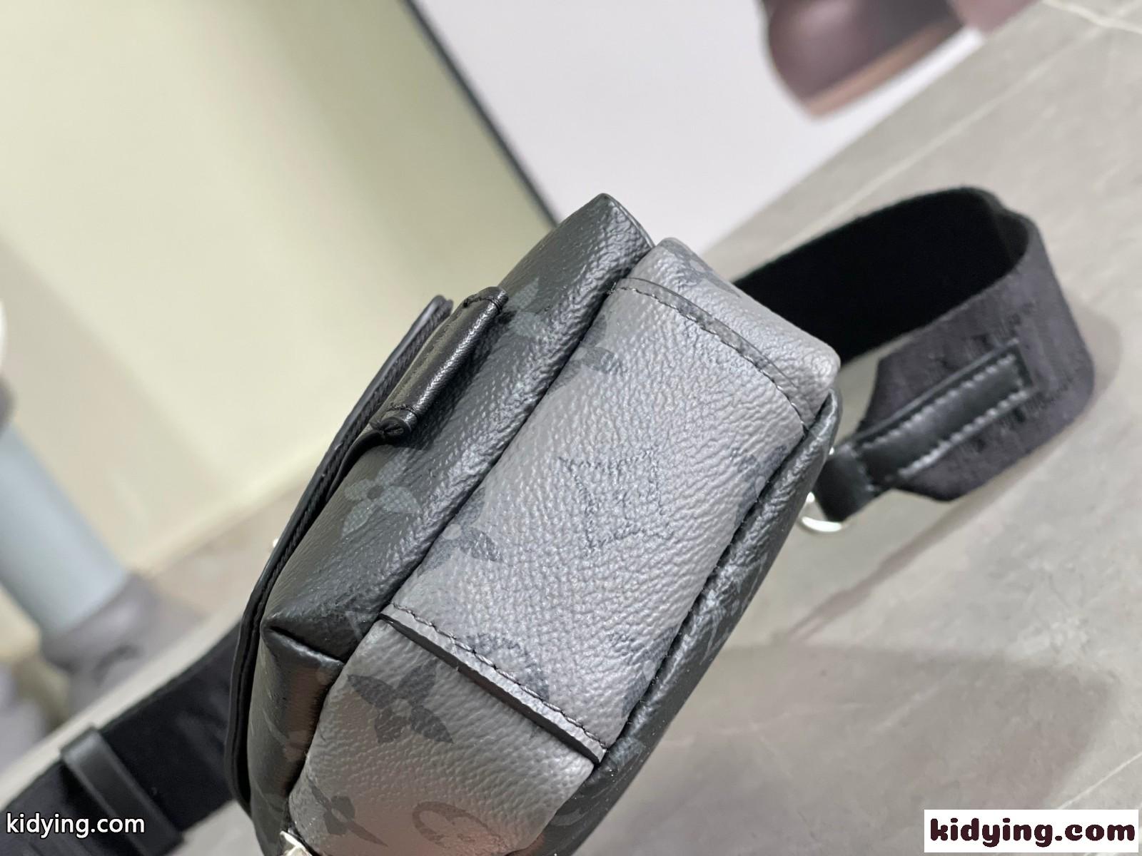 ルイヴィトン モノグラム エクリプス リバース ダブル フォンポーチ ショルダー バッグ 偽物 M81321-3