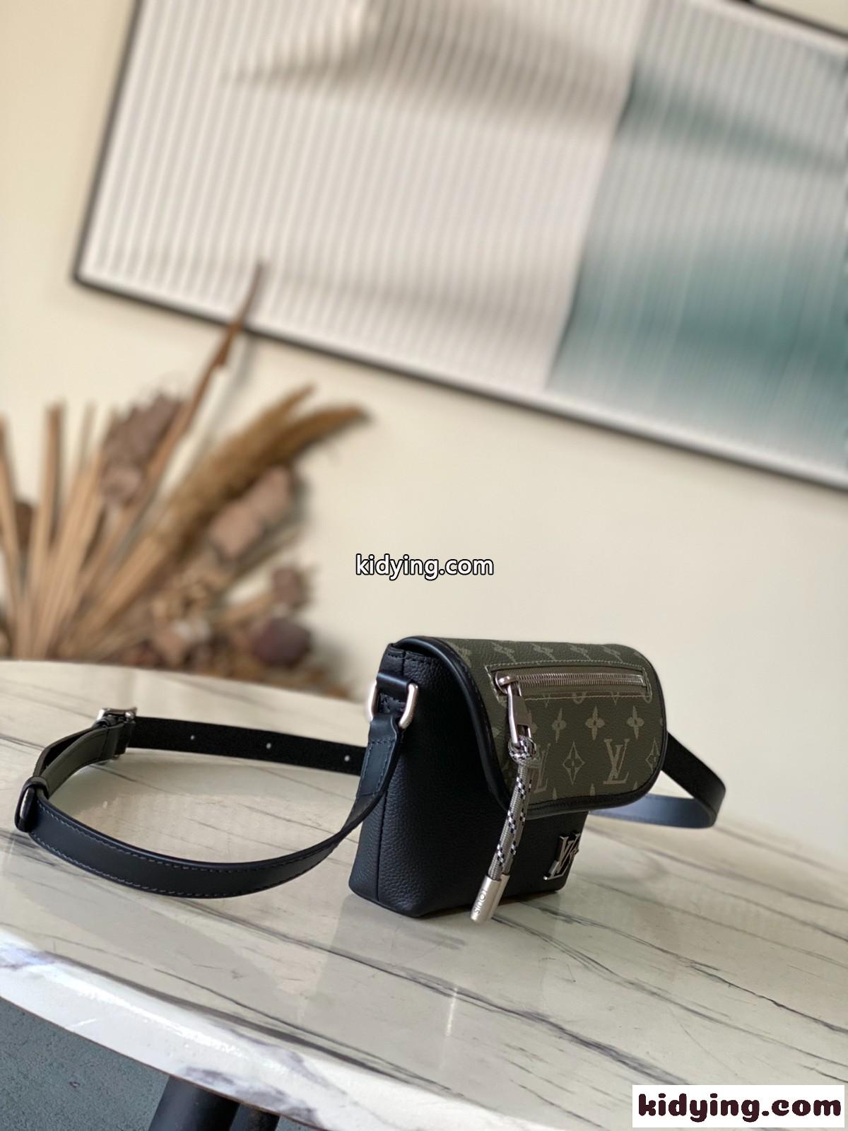 M12618 パルス・ウェアラブル ウォレット ルイヴィトン バッグ スーパーコピー-1