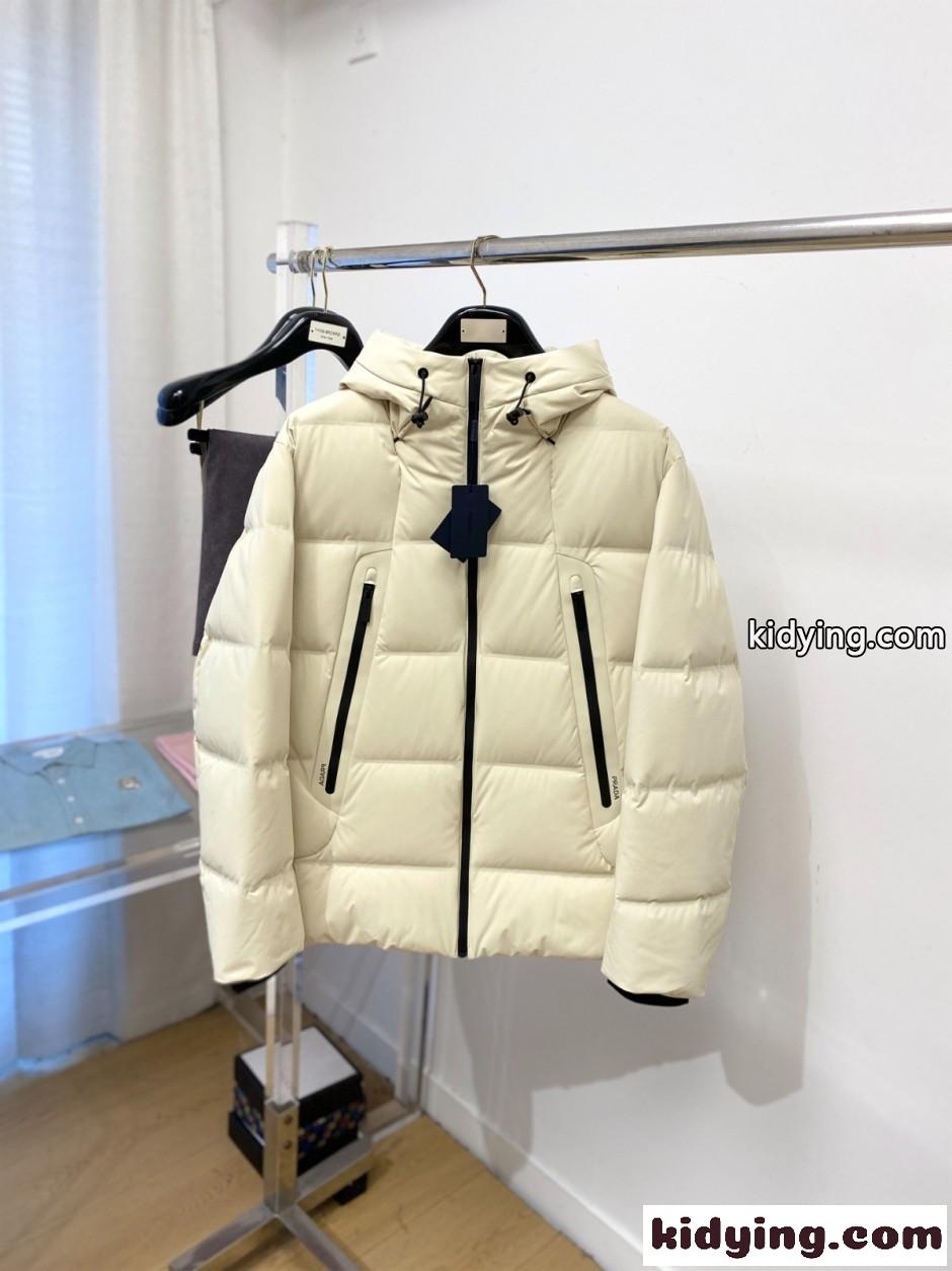 上品 洗練された フーデッドジャケット プラダ ダウンジャケット 偽物-0