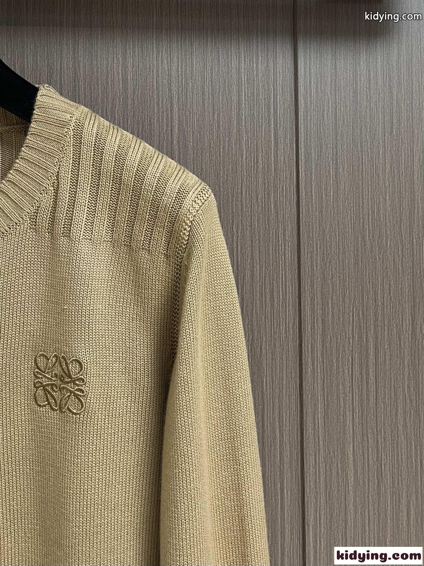 アナグラム 刺繍入り ロエベ セーター コピー ウールクルーネック キャメル-0