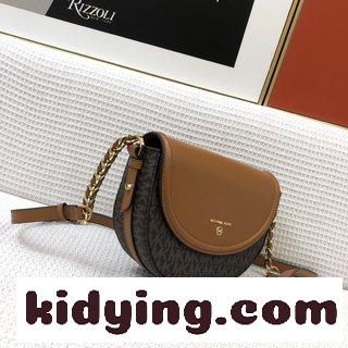 MK Jet Set Charm中号皮質斜めがけバッグは,マイケルコース バッグ 安いコピー サドルバッグの形,色合わせのデザインを採用します-1